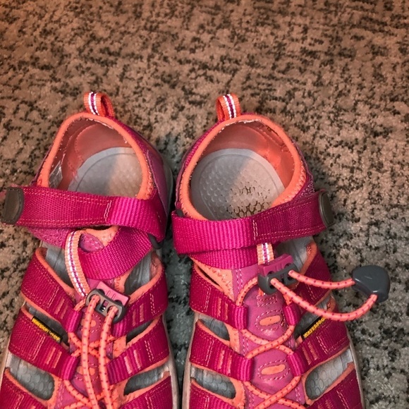 Keen Very Berry & Fusion Coral Newport H2 Sandals Size 4 - Picture 5 of 13